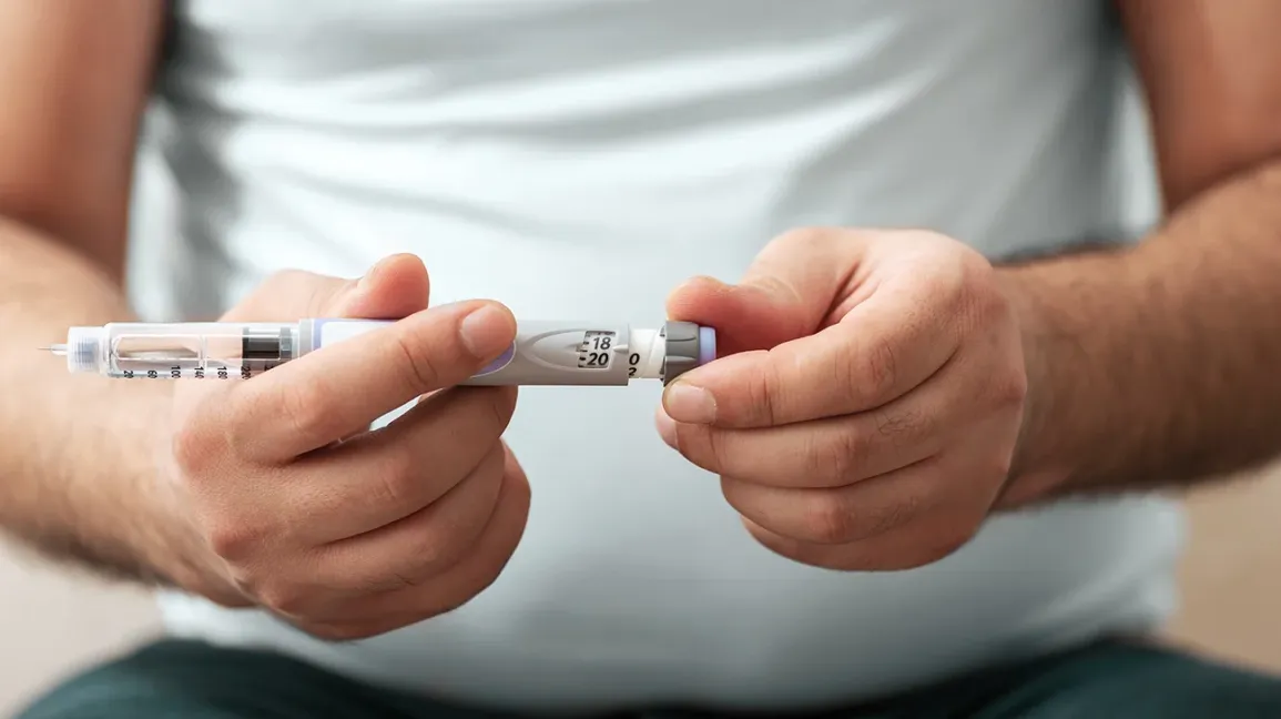 male-with-injector-pen-732-549-header